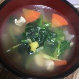 ほうれん草と鶏モモと根菜のけんちん汁風。